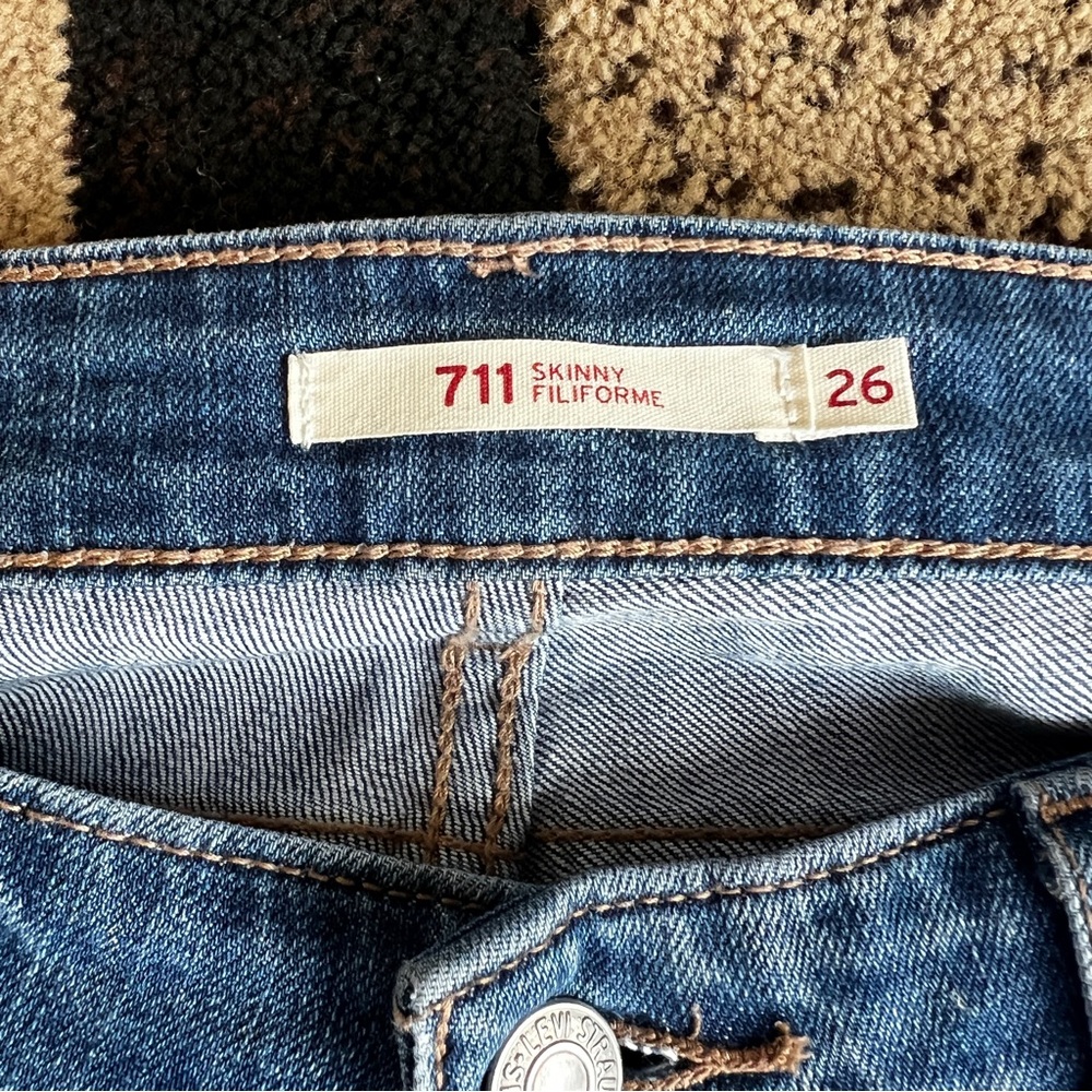 Levi’s Low Rise Cropped Skinny 711 - Picture 7 of 8